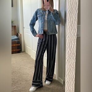 Sweet Navy & White Striped pants 🌿